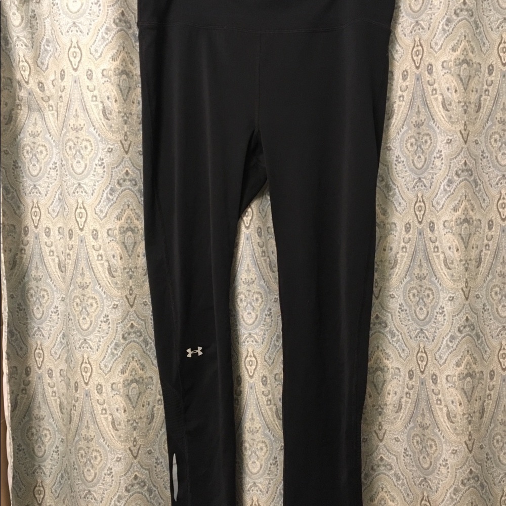 Black athletic leggings